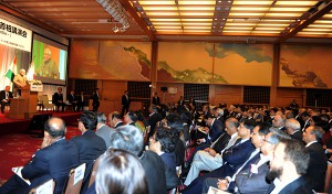 講演会「これからのインド」では、多数の招待客や企業関係者がモディ首相の演説に聴き入った（9月2日、東京）