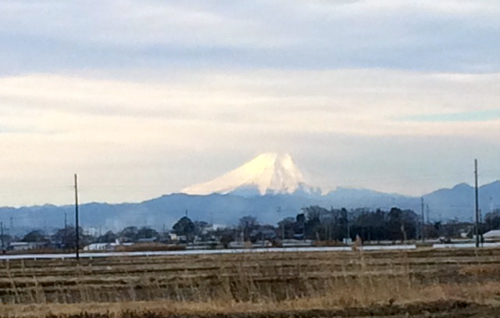 荒川の土手から撮った新年（1月2日）の富士山